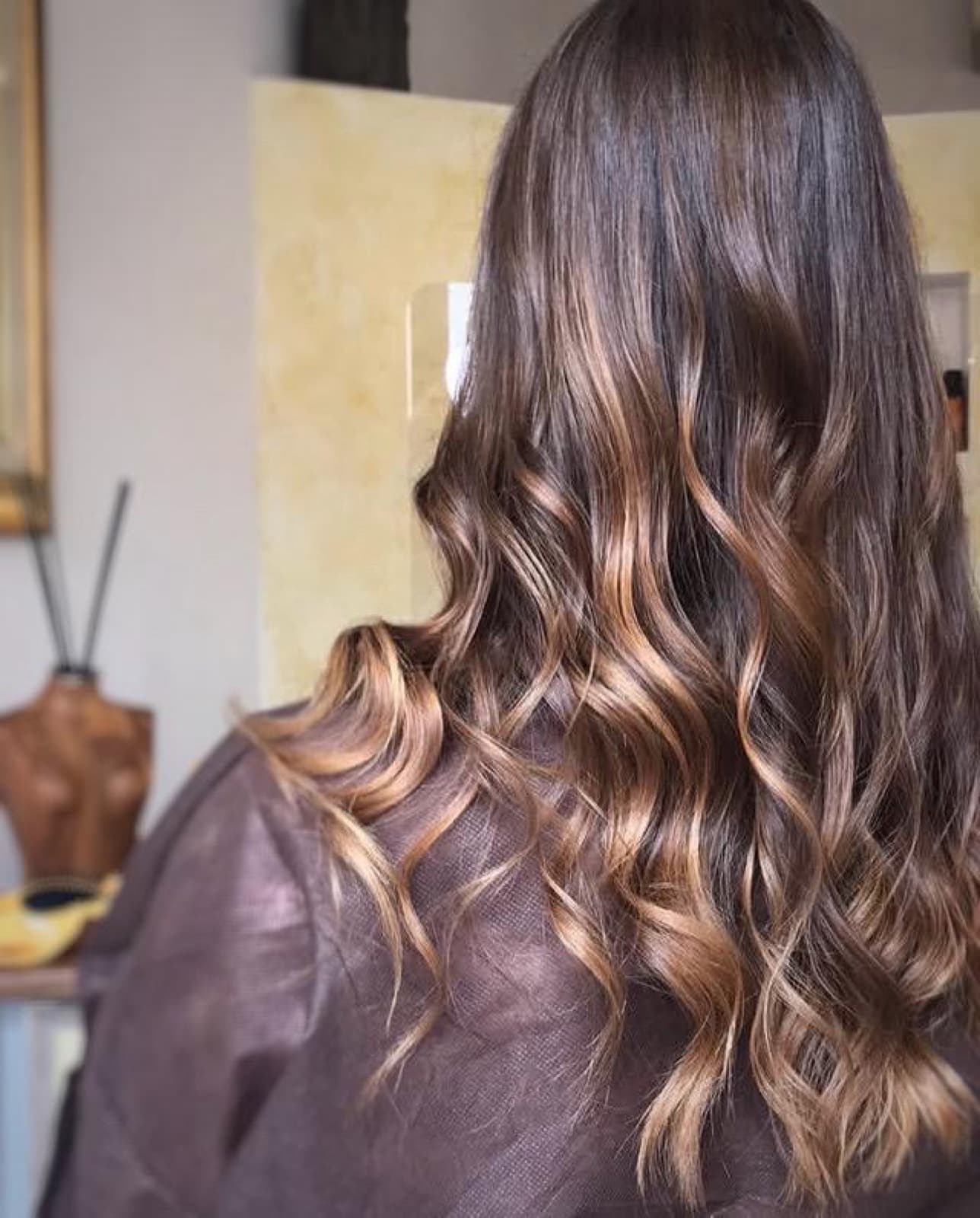 Balayage caramello sfumato realizzato nel salone aniraM ad Arese